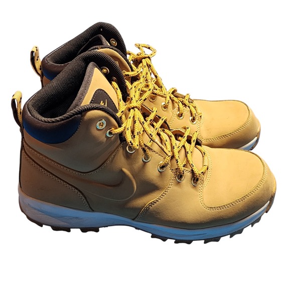 nike manoa tan